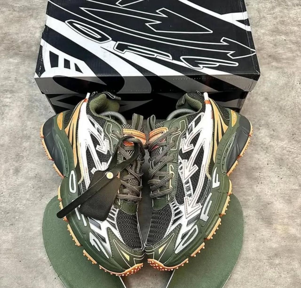 Off white Be Right Back Militaire