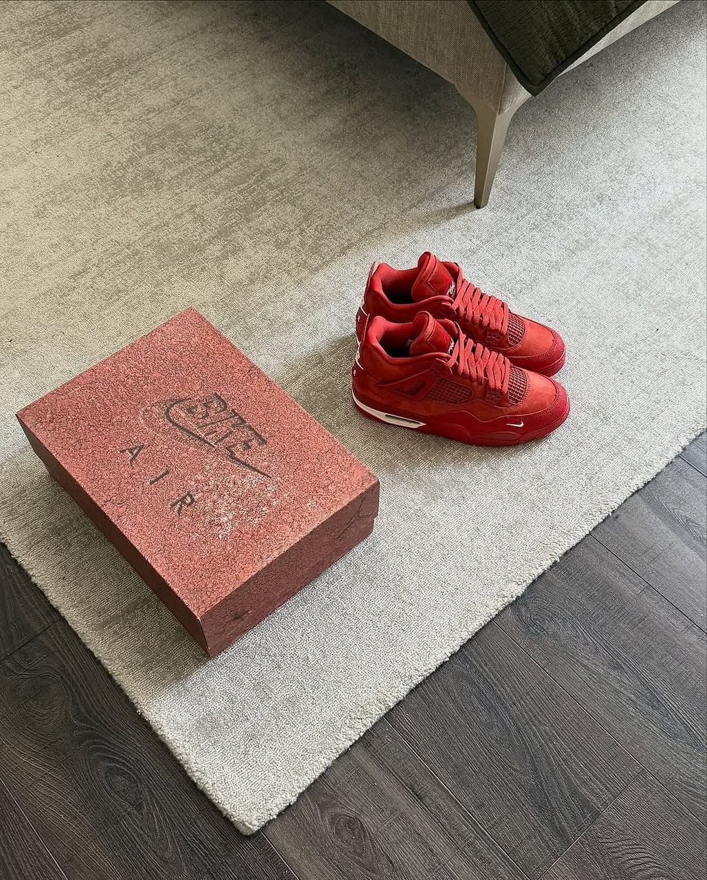 Jordan 4
bricks by bricks