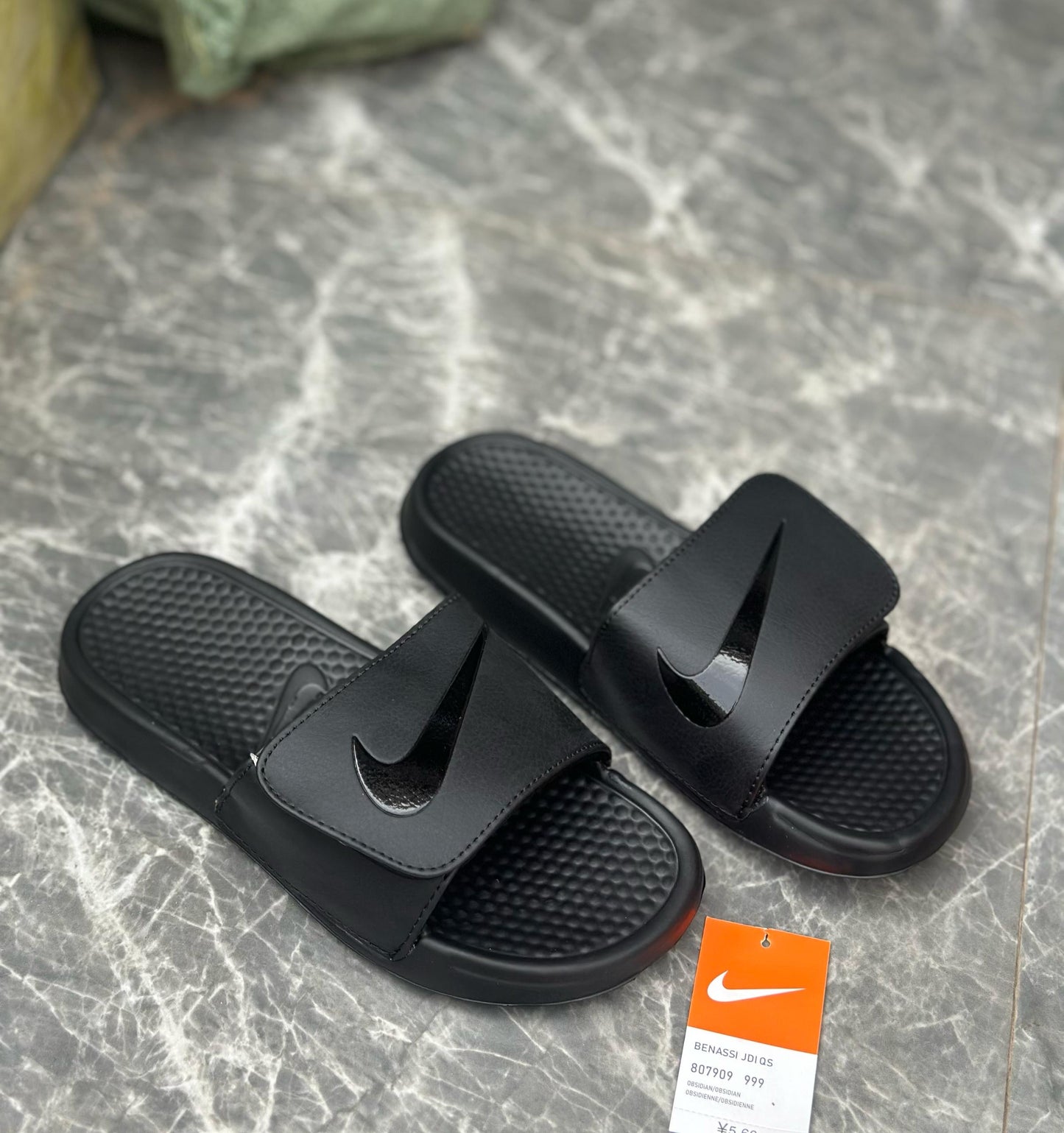 Nike slide : Confort et style à vos pieds