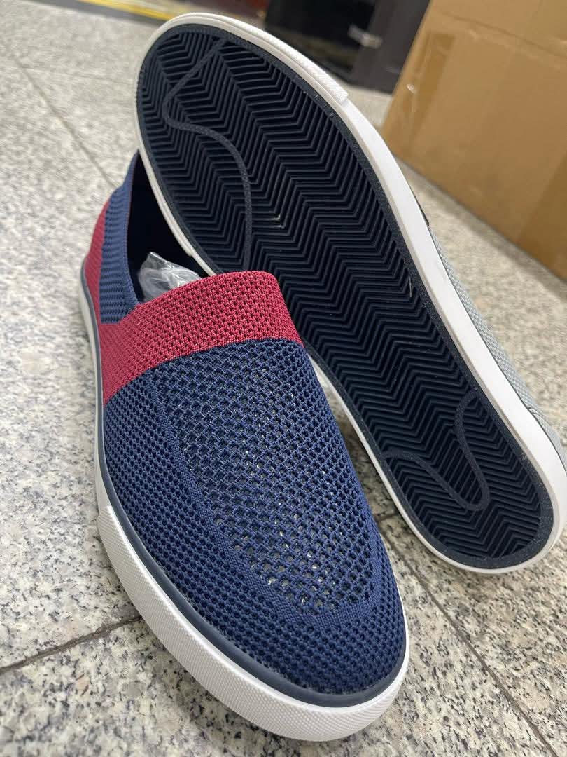 chaussures slip-on en maille décontractées (ou baskets sans lacets).