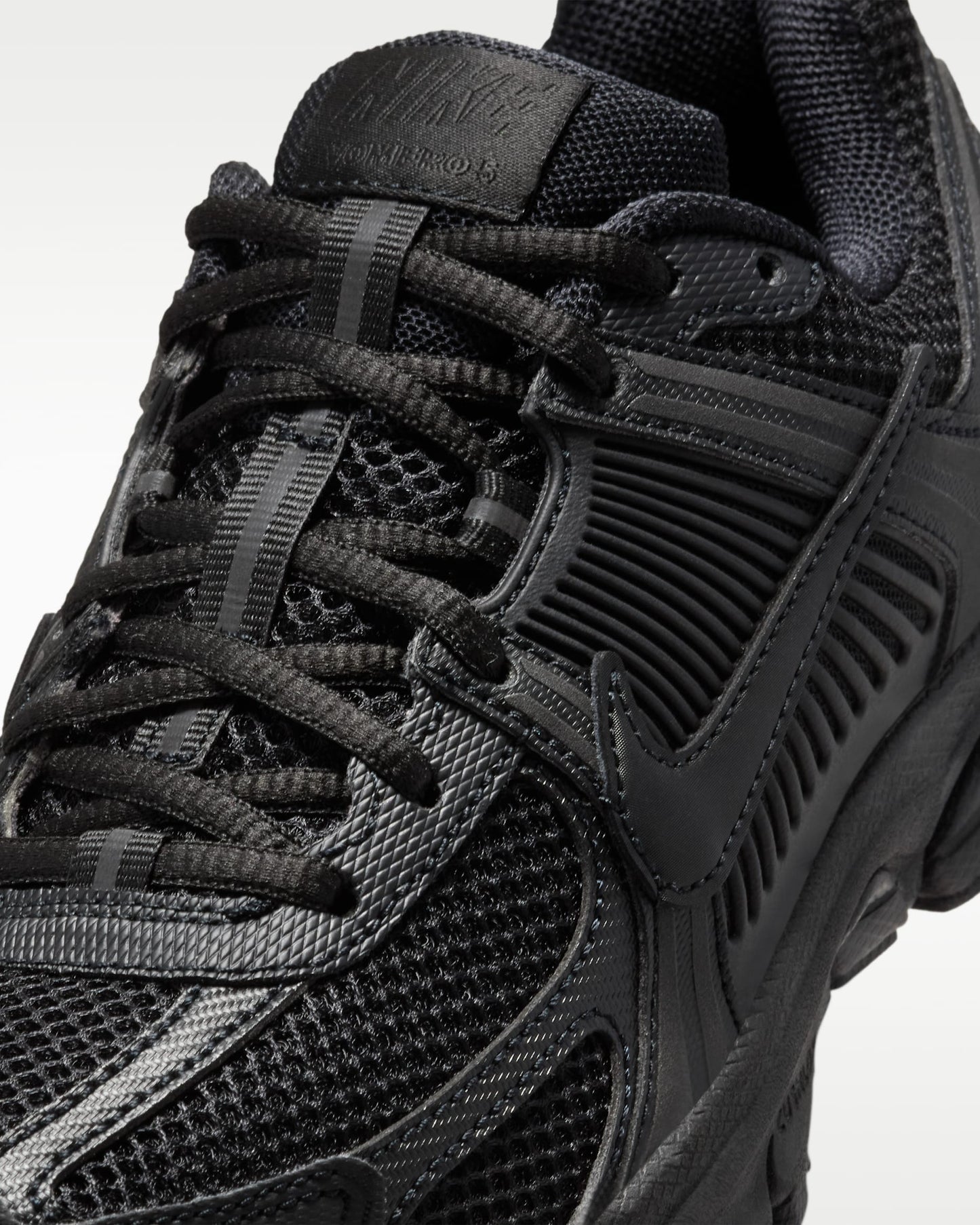 Nike Zoom Vomero 5 Triple Black.