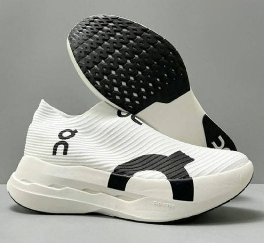 On Cloudboom Strike LS (ou LightSpray)